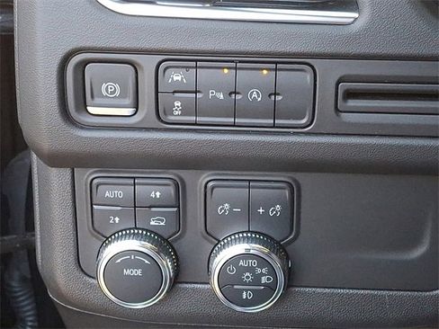 Used 2024 GMC Yukon SLT image 27