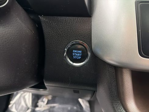 Used 2018 Toyota Highlander XLE image 19