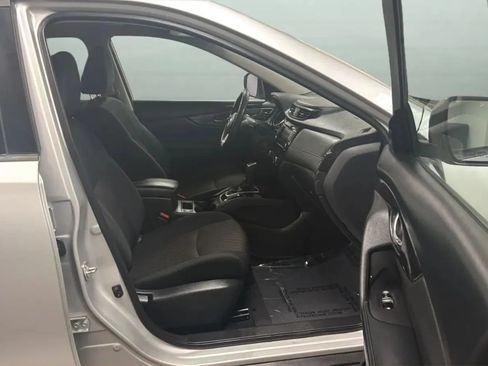 Used 2019 Nissan Rogue SV w/ Premium Package FWD image 22