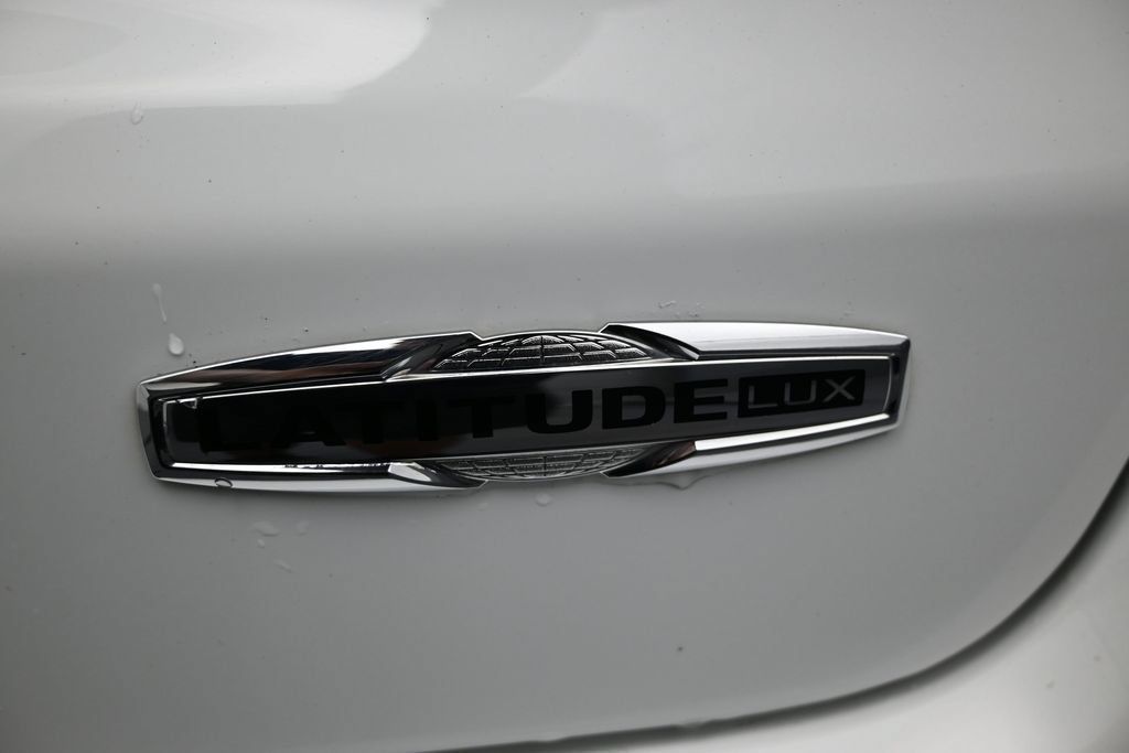 Used 2024 Jeep Compass Latitude AWD/4WD image 10