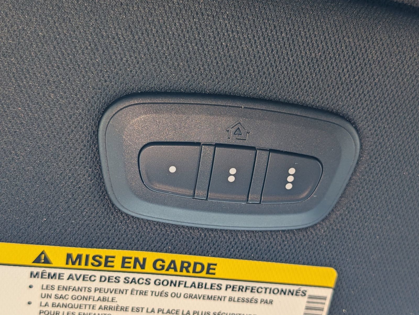 Used 2025 Chrysler Pacifica Limited FWD image 27