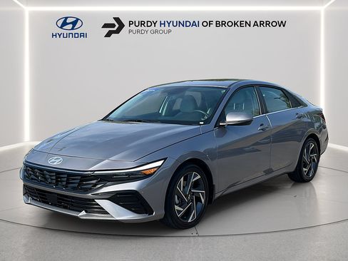 Certified 2025 Hyundai Elantra Limited FWD image 2