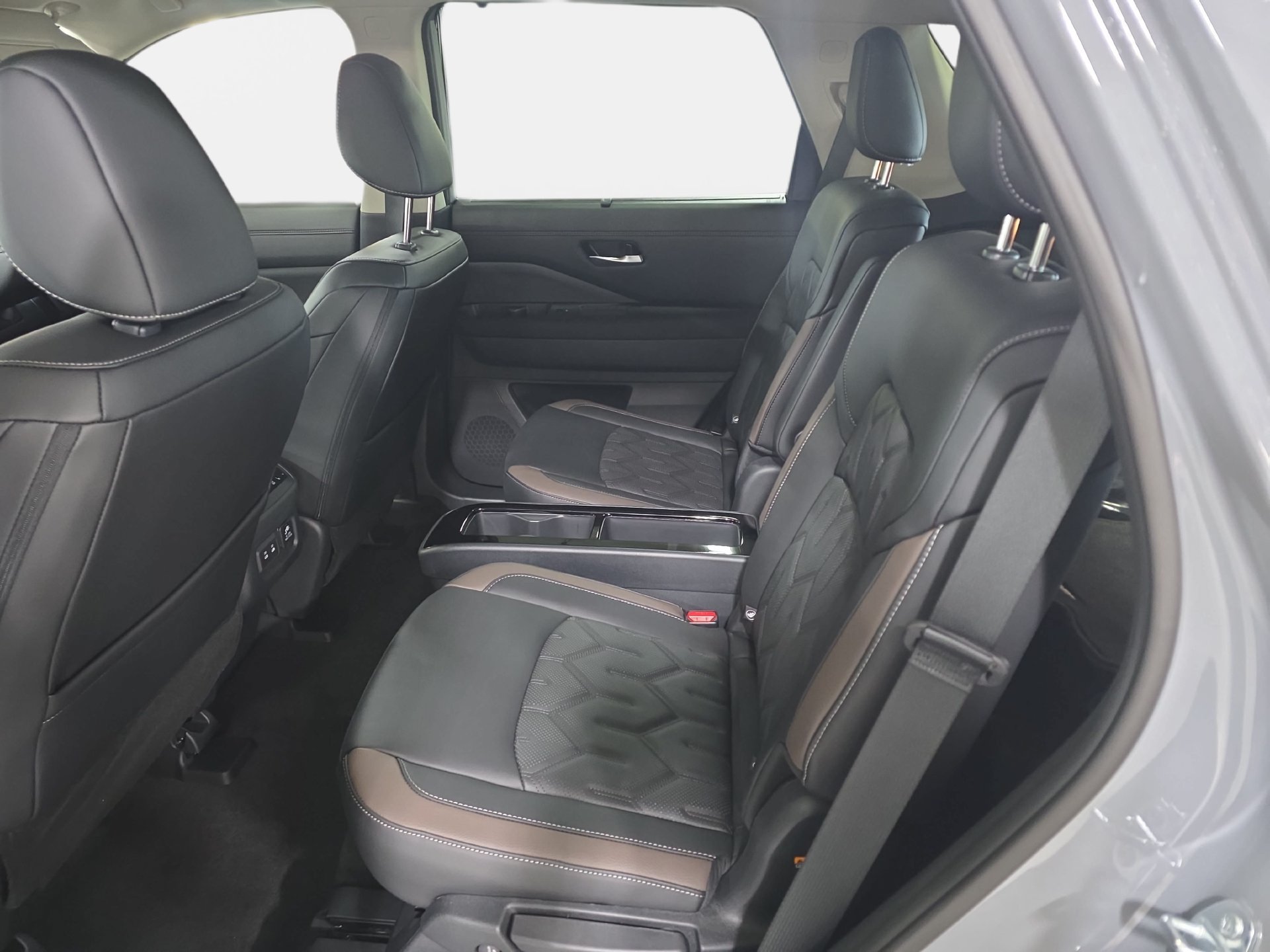 New 2026 Nissan Pathfinder Platinum FWD image 14