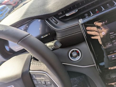 New 2025 Jeep Grand Cherokee Altitude RWD image 24