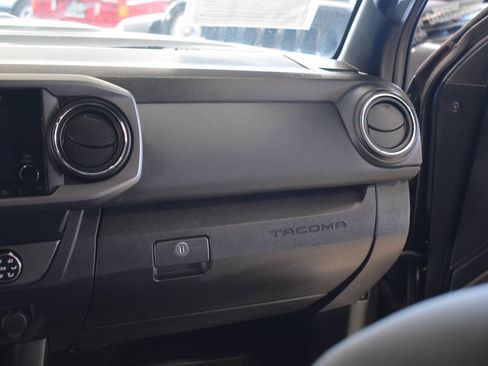 Used 2019 Toyota Tacoma TRD Sport w/ Technology Package image 41