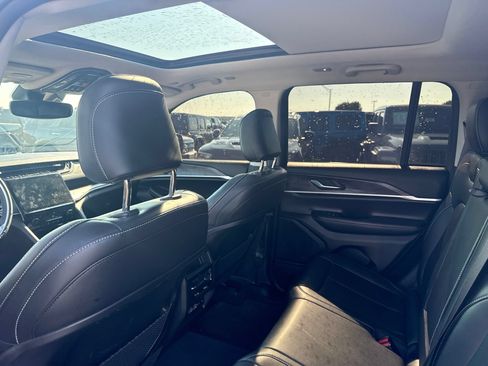 Used 2023 Jeep Grand Cherokee Limited AWD/4WD image 9