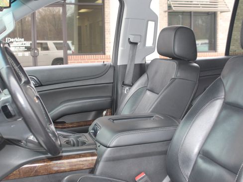 Used 2019 Chevrolet Suburban LT image 16