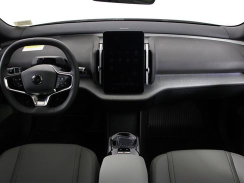 New 2026 Volvo EX30 Cross Country Ultra image 5