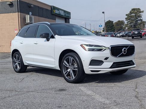 Used 2019 Volvo XC60 T5 Momentum w/ Multimedia Package image 3