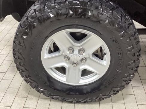 Used 2022 Jeep Gladiator Sport image 24