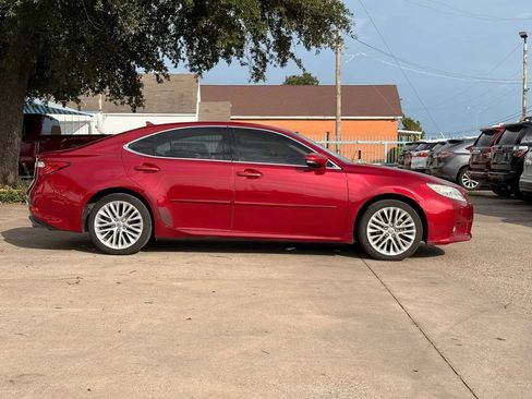 Used 2013 Lexus ES 350 w/ Luxury Pkg FWD image 2