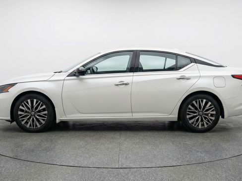 Used 2025 Nissan Altima 2.5 SV image 5