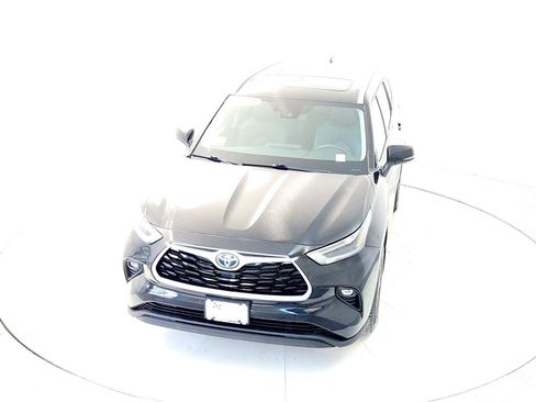 Certified 2021 Toyota Highlander XLE image 10