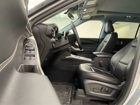 Used 2023 Ford Explorer XLT w/ Equipment Group 202A image 15