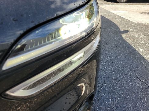 Used 2023 Genesis G70 2.0T image 7