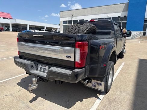 Used 2019 Ford F350 Platinum w/ Platinum Ultimate Package AWD/4WD image 8