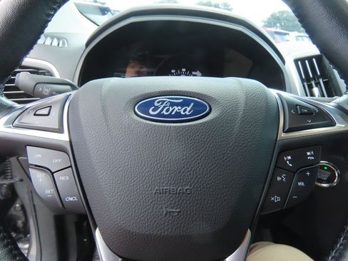 Used 2023 Ford Edge Titanium AWD/4WD image 28