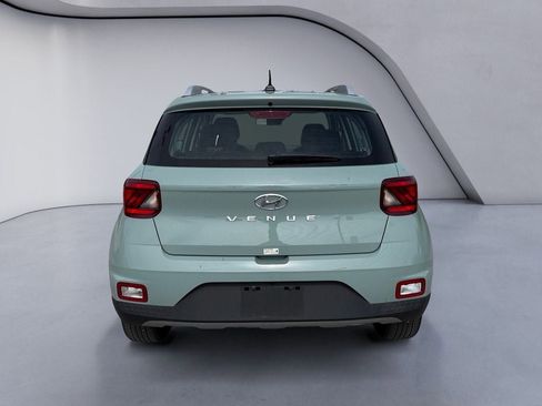 Used 2025 Hyundai Venue SEL image 4