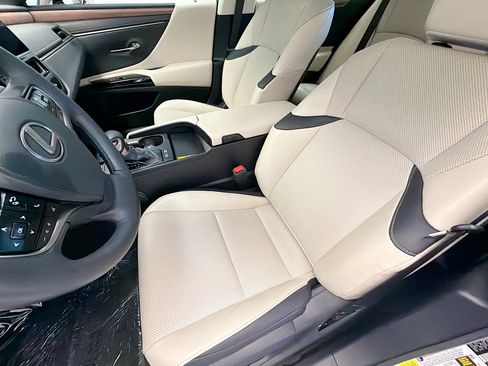 Used 2025 Lexus ES 300h w/ Premium Package FWD image 11