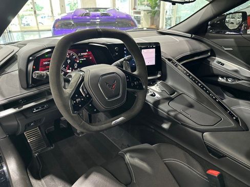 Used 2025 Chevrolet Corvette Z06 RWD image 3