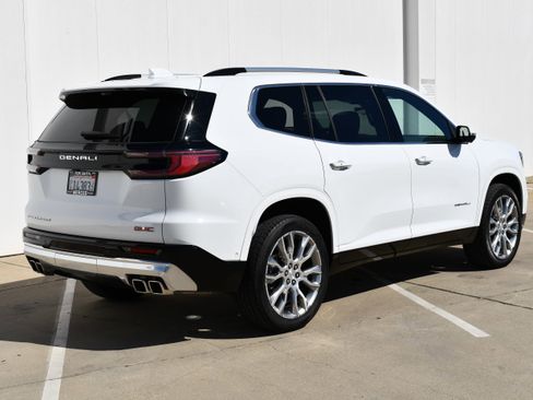 Used 2025 GMC Acadia Denali w/ Super Cruise Package image 5