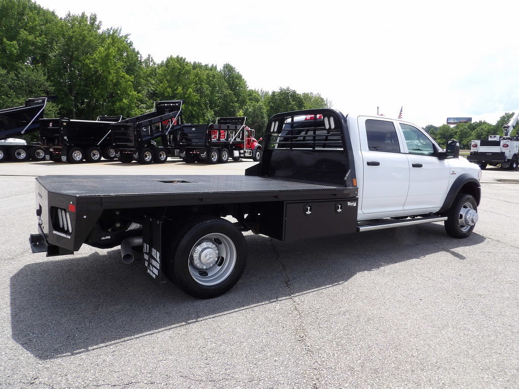 Used 2024 RAM 5500 Tradesman w/ Chrome Appearance Group AWD/4WD image 8