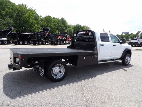 Used 2024 RAM 5500 Tradesman w/ Chrome Appearance Group AWD/4WD image 8