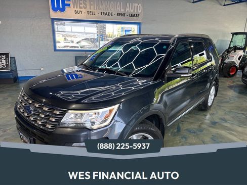Used 2017 Ford Explorer XLT AWD/4WD image 1