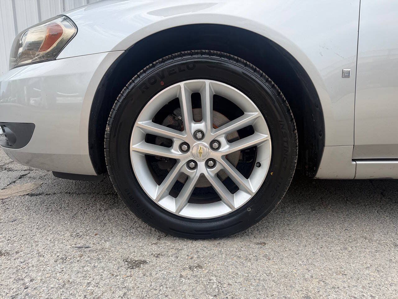 Used 2008 Chevrolet Impala LTZ FWD image 36