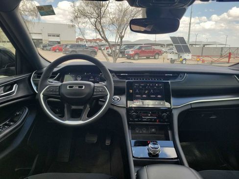 Used 2023 Jeep Grand Cherokee Altitude image 6