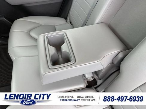 Used 2023 Toyota Highlander XLE AWD/4WD image 13