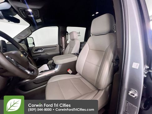 Used 2025 Chevrolet Silverado 2500 LTZ w/ LTZ Convenience Package AWD/4WD image 25