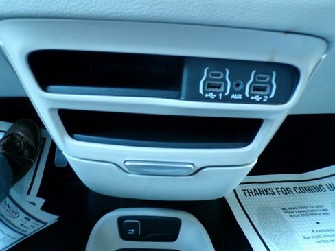 Used 2023 Chrysler Pacifica Touring-L image 29