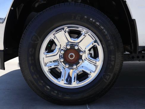 Used 2022 RAM 2500 Tradesman w/ Chrome Appearance Group AWD/4WD image 6