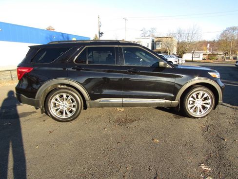 Used 2020 Ford Explorer XLT w/ Equipment Group 202A image 6