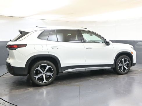 Used 2025 Volkswagen Tiguan SE w/ Panoramic Sunroof Package image 6