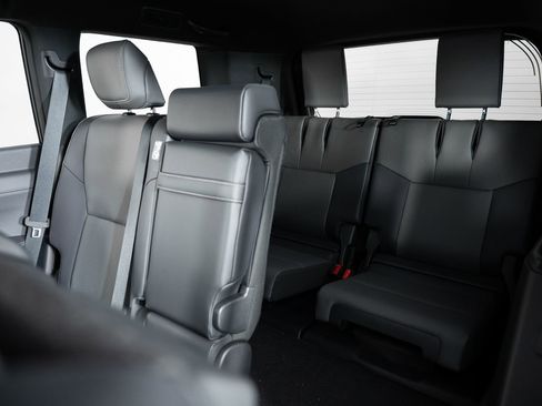 Used 2025 Lexus GX 550 image 18