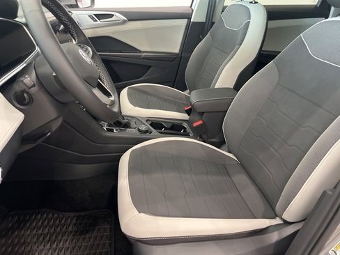 New 2025 Volkswagen Taos SE image 8