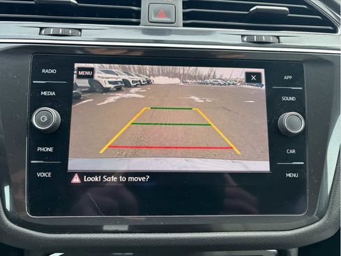 Certified 2020 Volkswagen Tiguan SE image 15