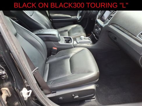 Used 2022 Chrysler 300 Touring L w/ Popular Equipment Group AWD/4WD image 8