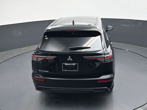 Used 2025 Mitsubishi Outlander ES image 24