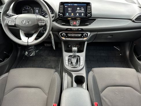Used 2018 Hyundai Elantra GT image 3
