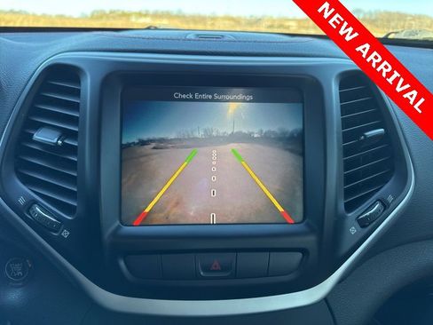 Used 2014 Jeep Cherokee Trailhawk w/ Comfort/Convenience Group image 12