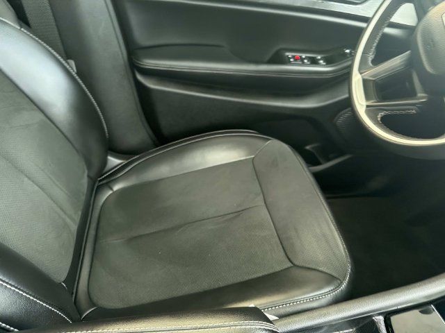 Used 2025 Jeep Grand Cherokee L Altitude RWD image 16