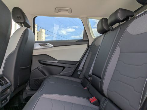 New 2026 Volkswagen Taos SE image 14