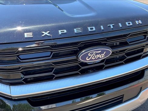 Used 2025 Ford Expedition Max Platinum AWD/4WD image 32