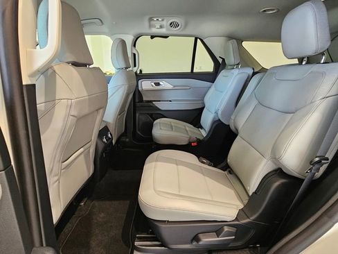 New 2025 Ford Explorer Active w/ Active Comfort Package image 26
