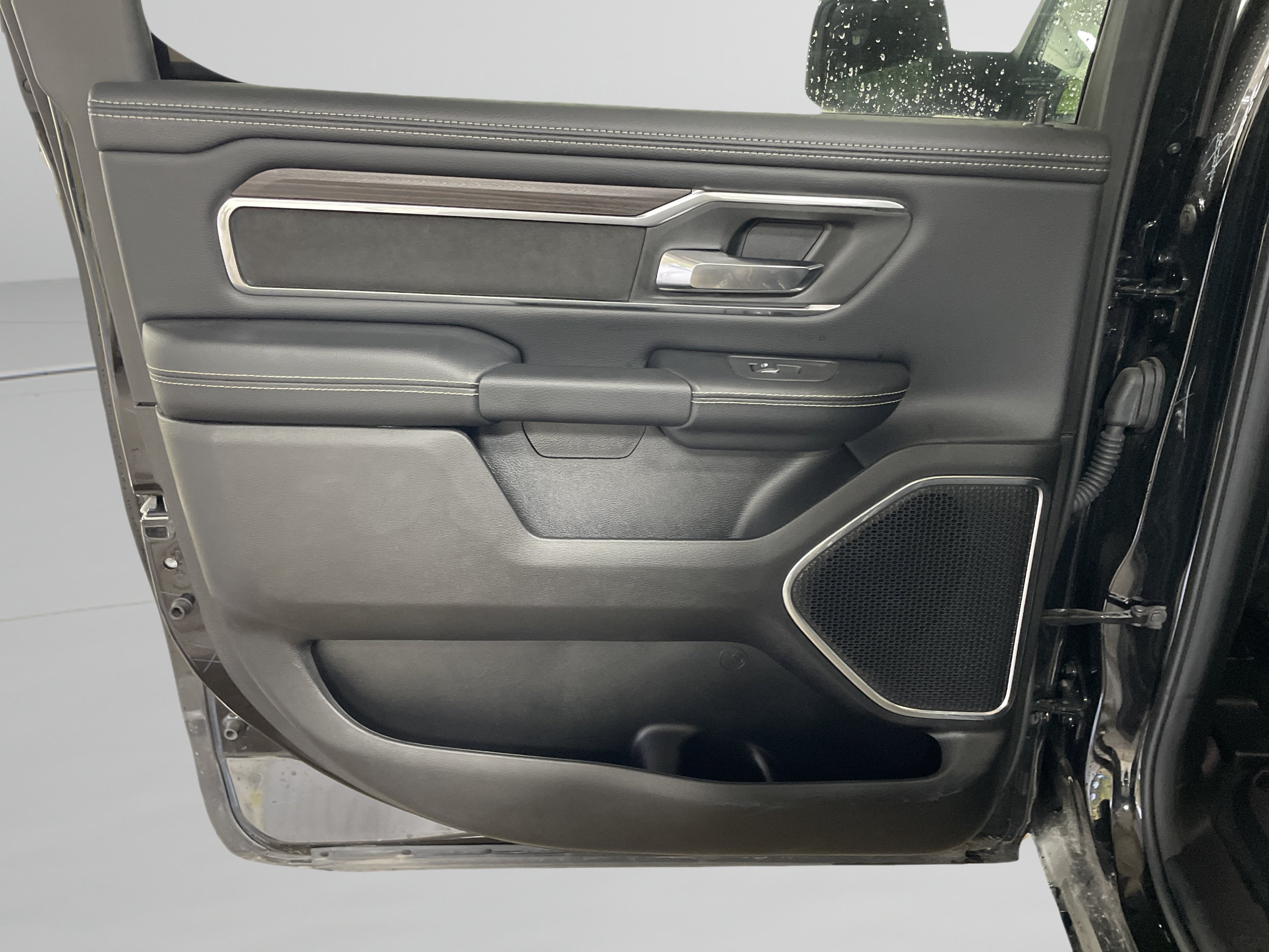 Used 2026 RAM 1500 Laramie AWD/4WD image 9