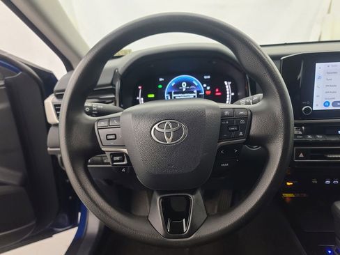 Used 2025 Toyota Camry LE image 31