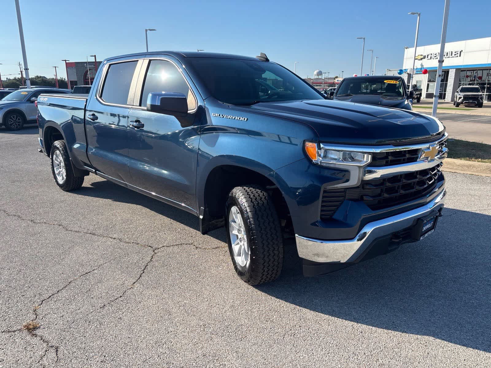 Used 2022 Chevrolet Silverado 1500 LT w/ Leather Package AWD/4WD image 3